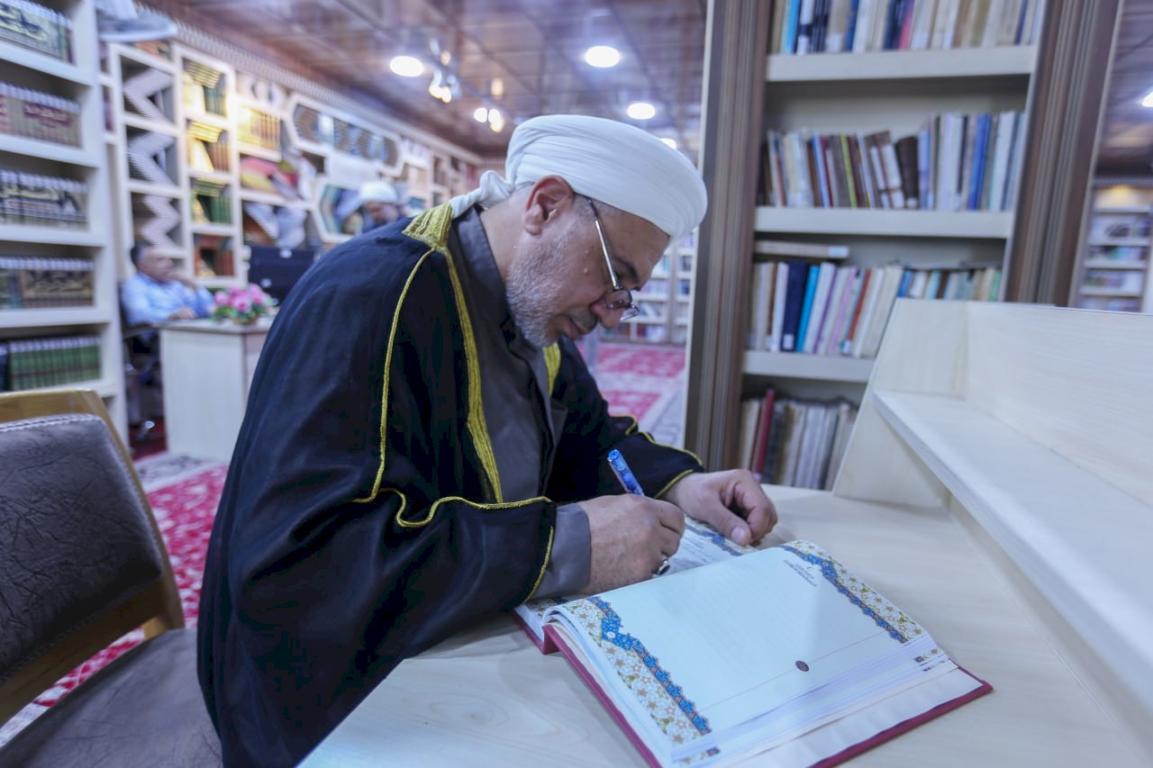 فضيلة الشيخ جمال الدّوسري إمام وخطيب مسجد الدروازة يزور مركز تراث البصرة