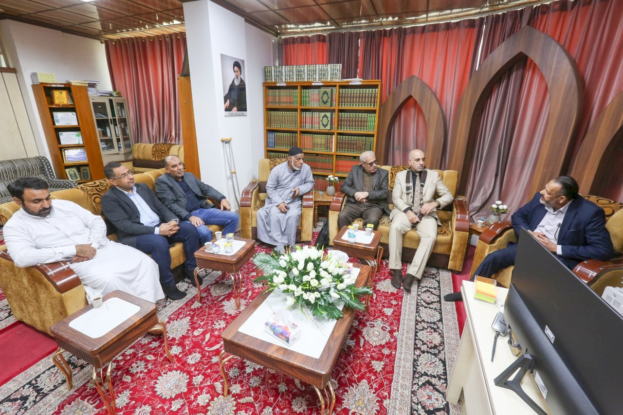 وفدٌ من مثقفي مدينة البصرة يزورُ مركزَ تراثِ البصرةِ