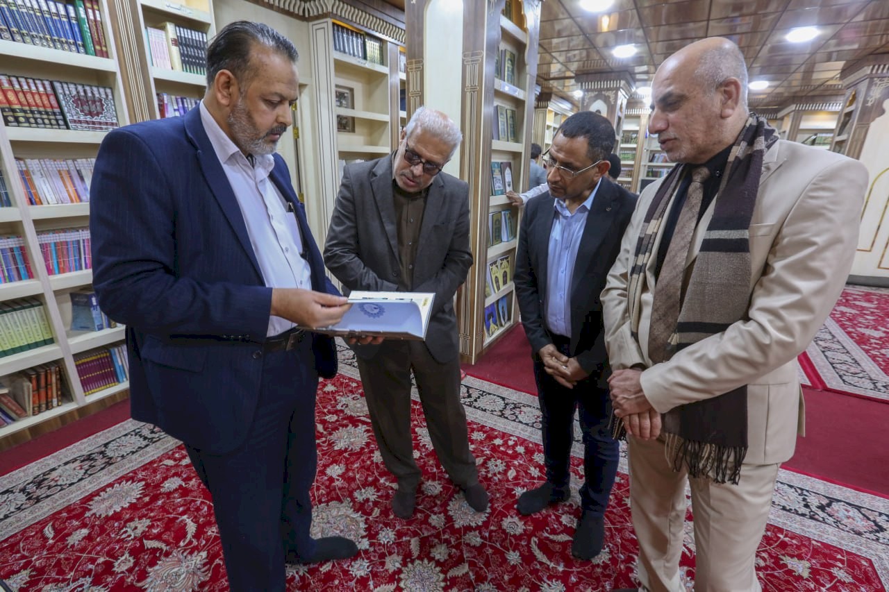 وفدٌ من مثقفي مدينة البصرة يزورُ مركزَ تراثِ البصرةِ