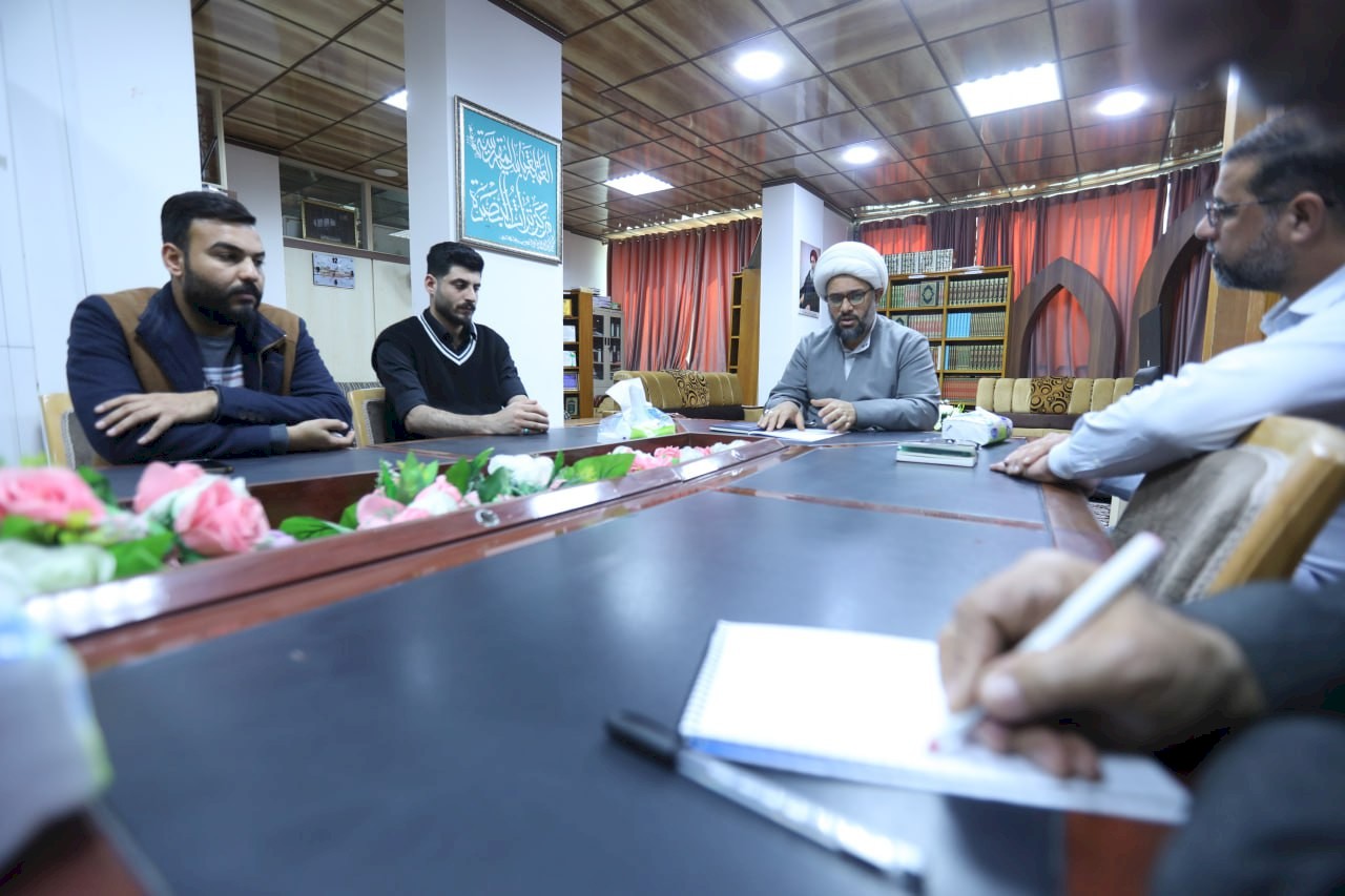 مدير المركز  يجتمع مع وحدة فهرسة المخطوطات لمناقشة مشاريعها لهذا العام