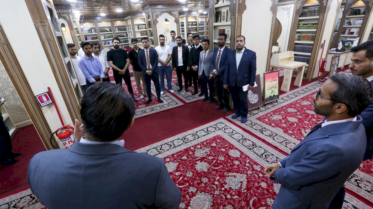 كليةُ هندسةِ النفطِ والغازِ بجامعةِ البصرةِ تزورُ مركزَ تراثِ البصرةِ