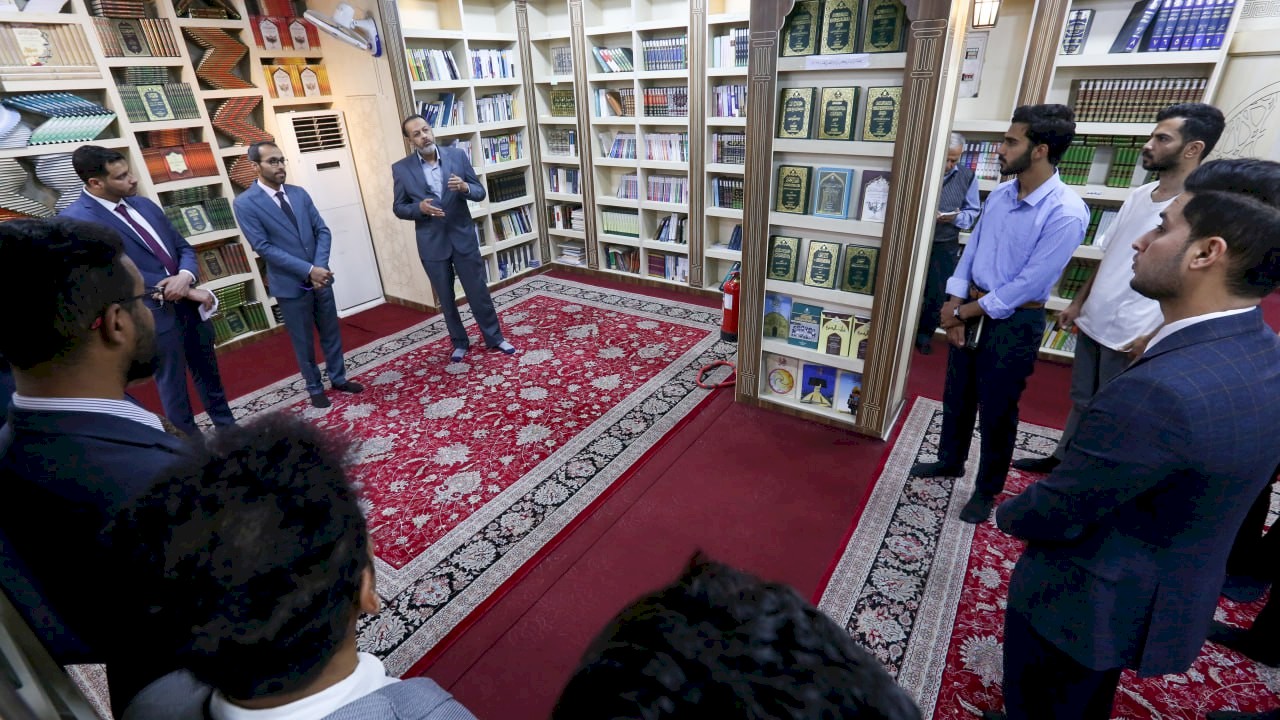كليةُ هندسةِ النفطِ والغازِ بجامعةِ البصرةِ تزورُ مركزَ تراثِ البصرةِ