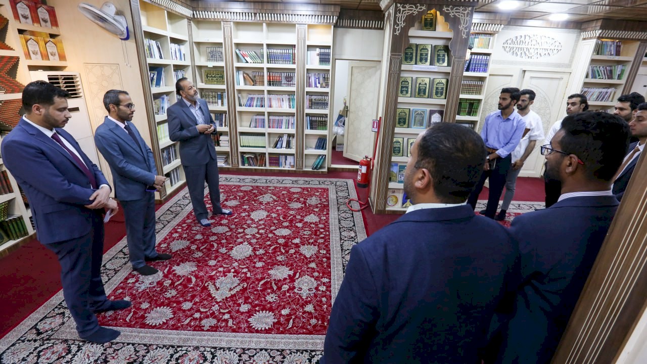 كليةُ هندسةِ النفطِ والغازِ بجامعةِ البصرةِ تزورُ مركزَ تراثِ البصرةِ