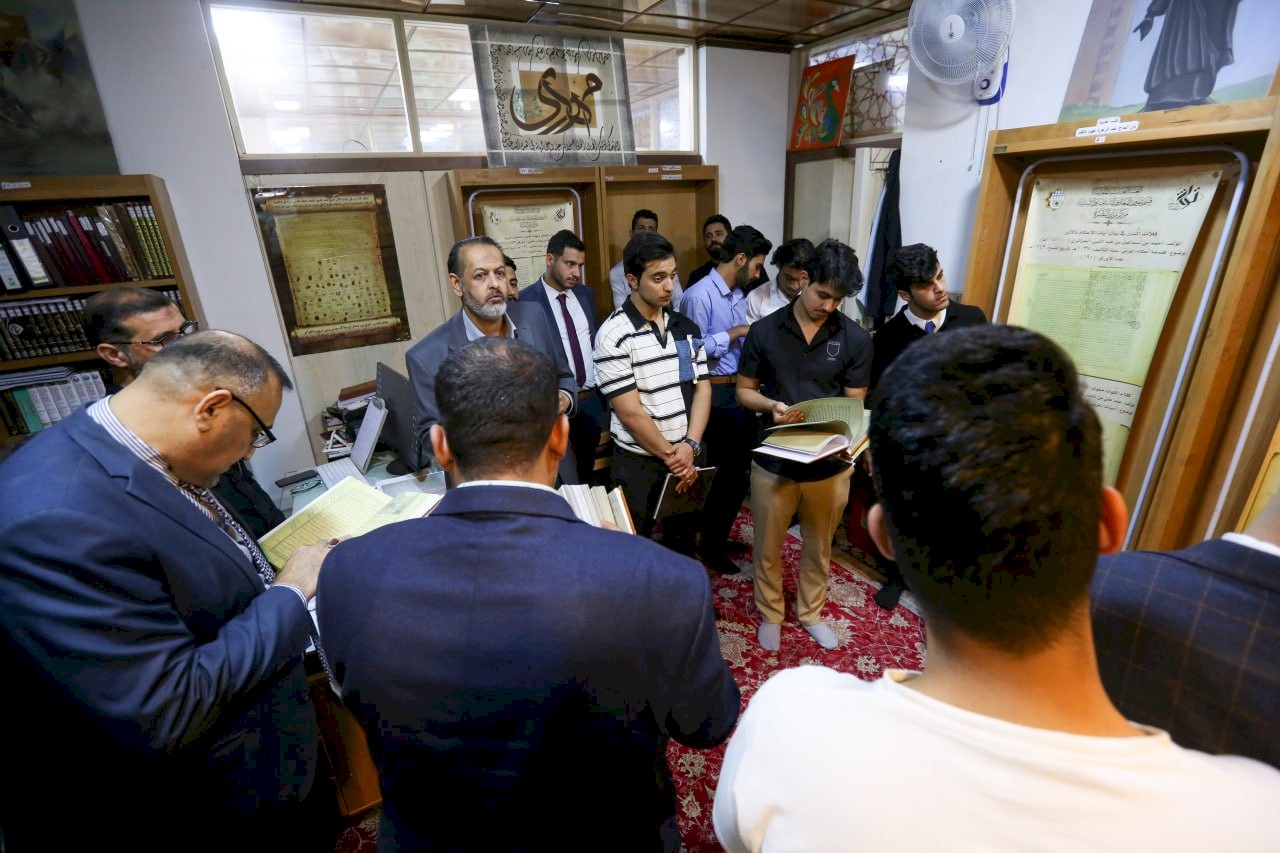 كليةُ هندسةِ النفطِ والغازِ بجامعةِ البصرةِ تزورُ مركزَ تراثِ البصرةِ