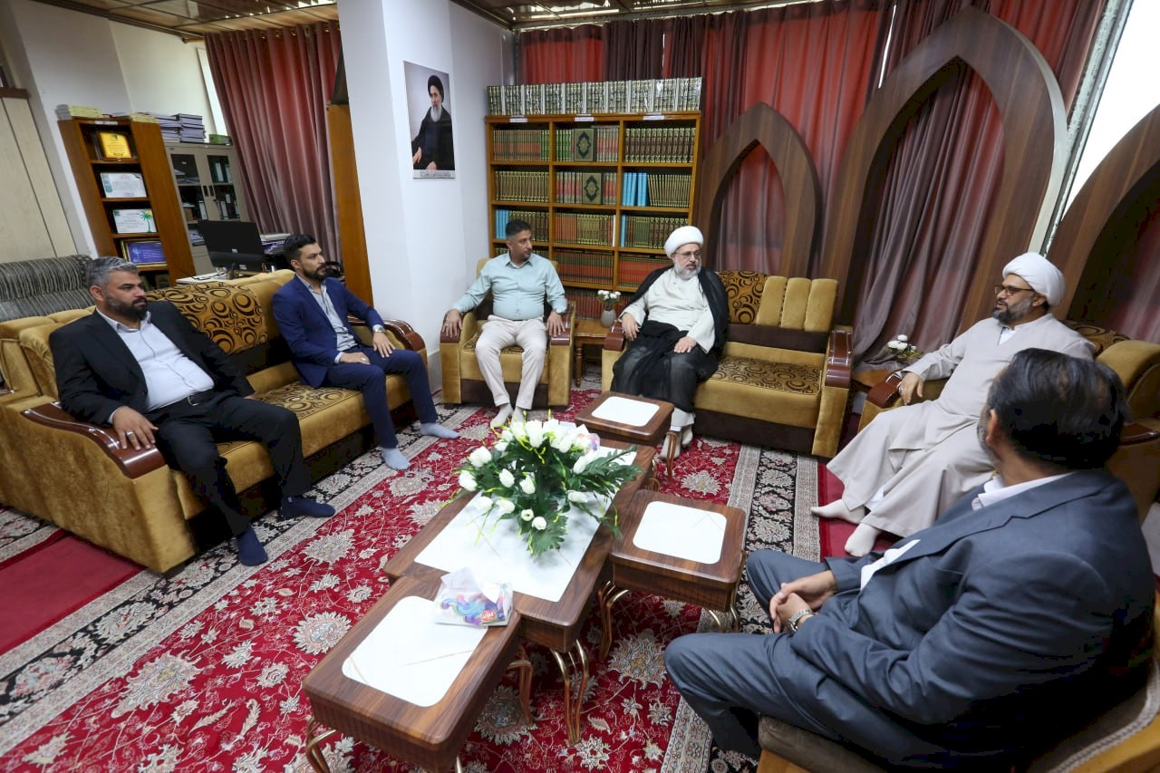 رئيس قسم شؤون المعارف الإسلامية والإنسانية يزور مركز تراث البصرة