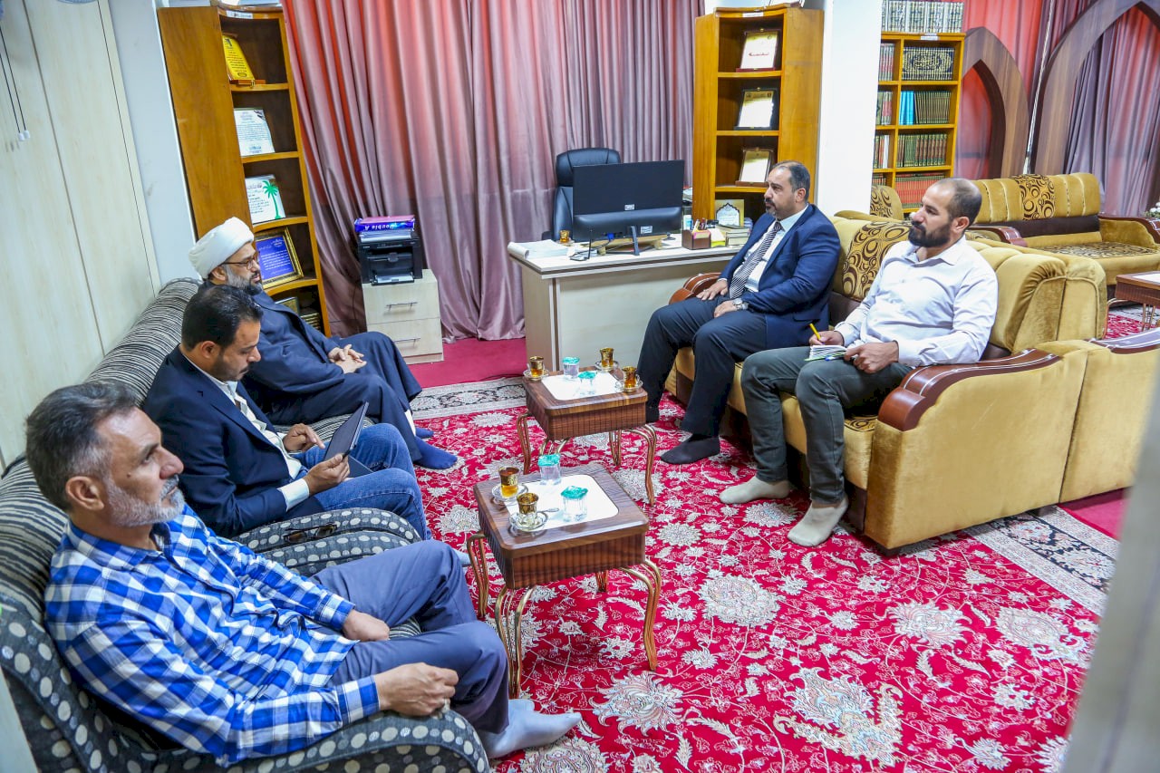 وفد قسم المتابعة في العتبة العباسية المقدسة يزور مركز تراث البصرة