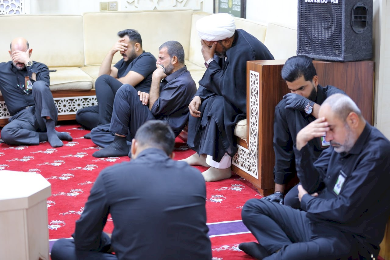بمراسم حزينة .. مركز تراث البصرة  يختتم مجالسه العاشورائية بمجلس دفن الأجساد الطاهرة
