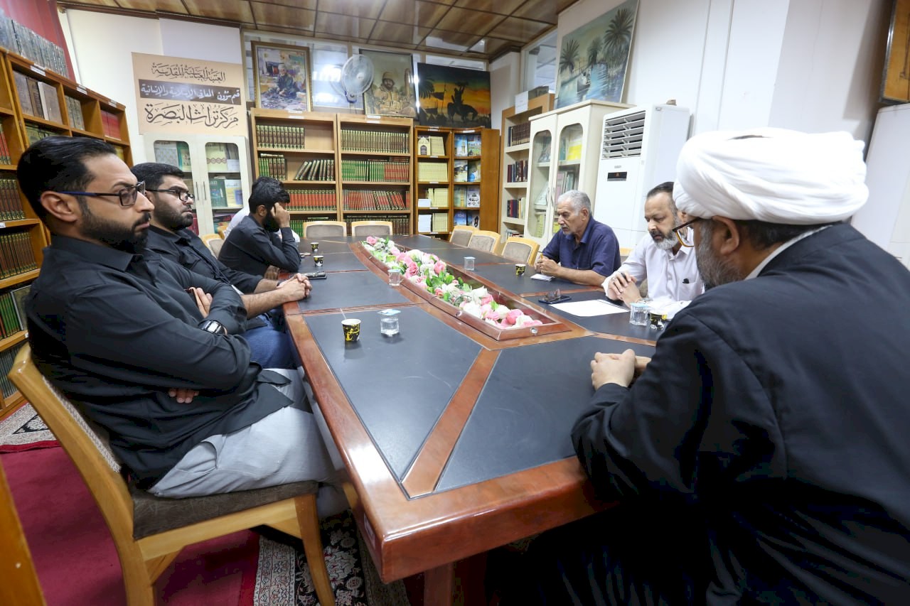 وحدةُ الإعلام في مركزِ تراث البصرة تعقد اجتماعها الدَّوري
