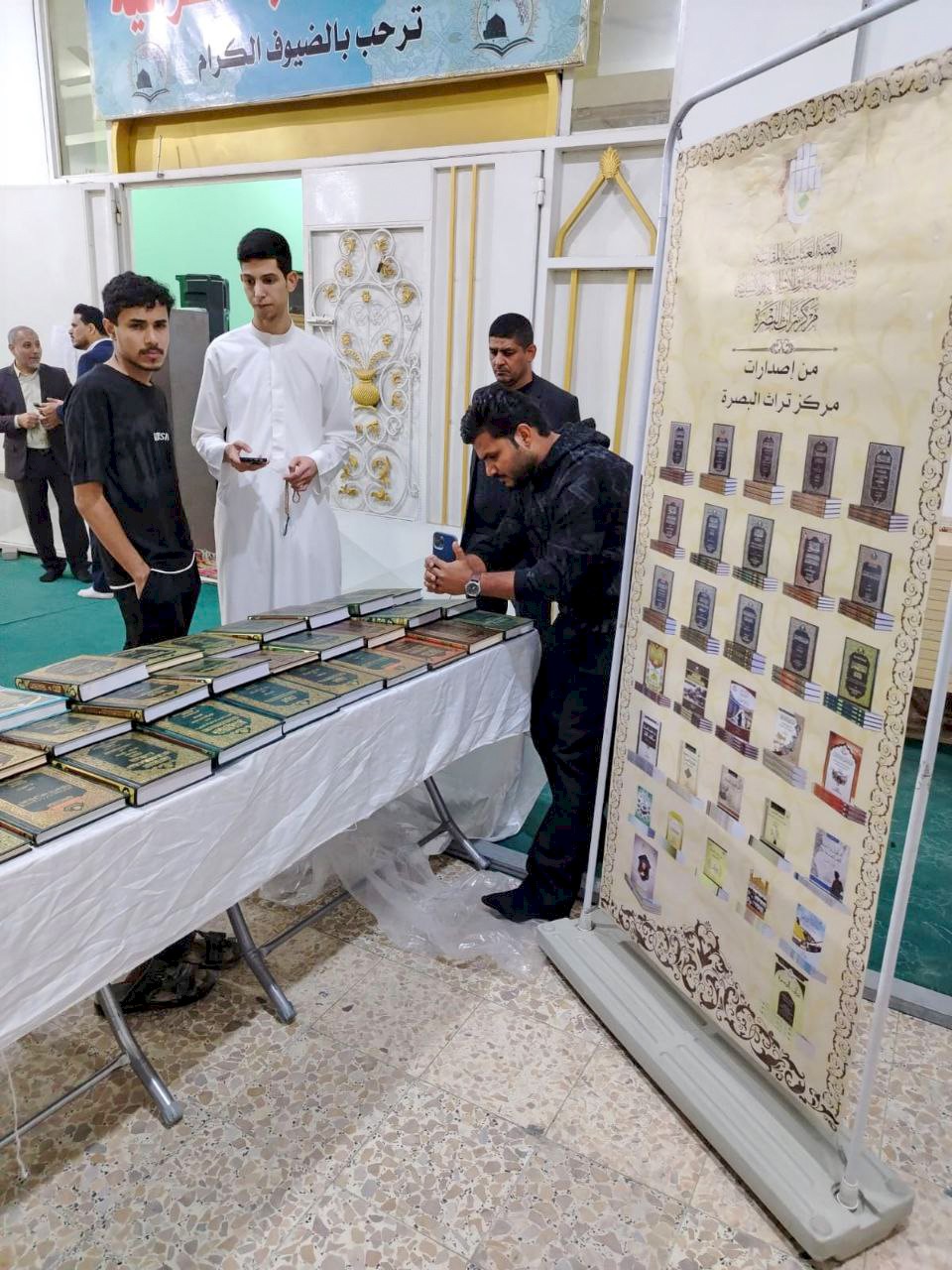 بمناسبةِ أسبوعِ ولادةِ السَّيِّدةِ الزهراء (عليها السَّلام) مركزُ تراثِ البصرةِ يشاركُ في معارضَ للكتابِ ضمنَ فعَّالياتِ المحافلِ القرآنيةِ في البصرةِ