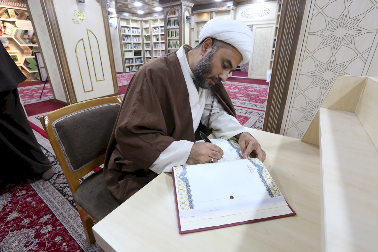 وفدٌ مِن مؤسَّسةِ وارثِ الأنبياءِ للدِّراساتِ التَّخصّصيَّةِ حول النَّهضةِ الحسينيَّةِ يزورُ مركزَ تراثِ البصرةِ