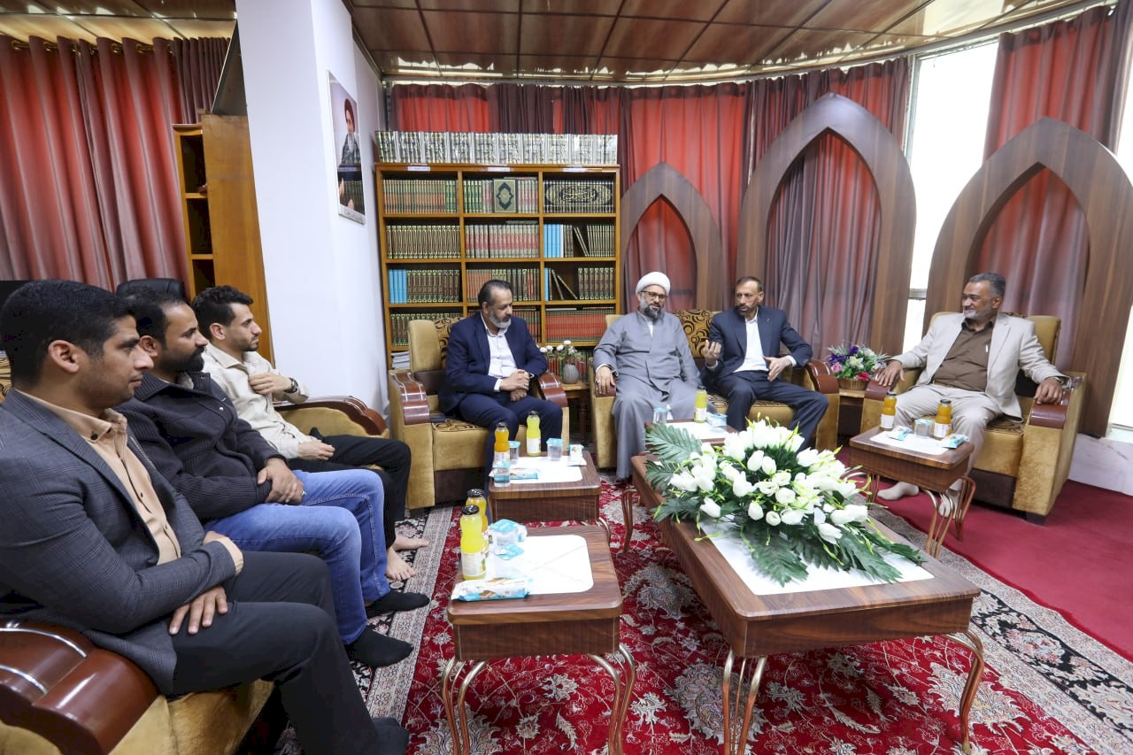 طلبةُ الدِّراسات العُليا في كليَّةِ التربيةِ للعلومِ الإنسانيَّة يزورون مركزَ تراثِ البصرةِ