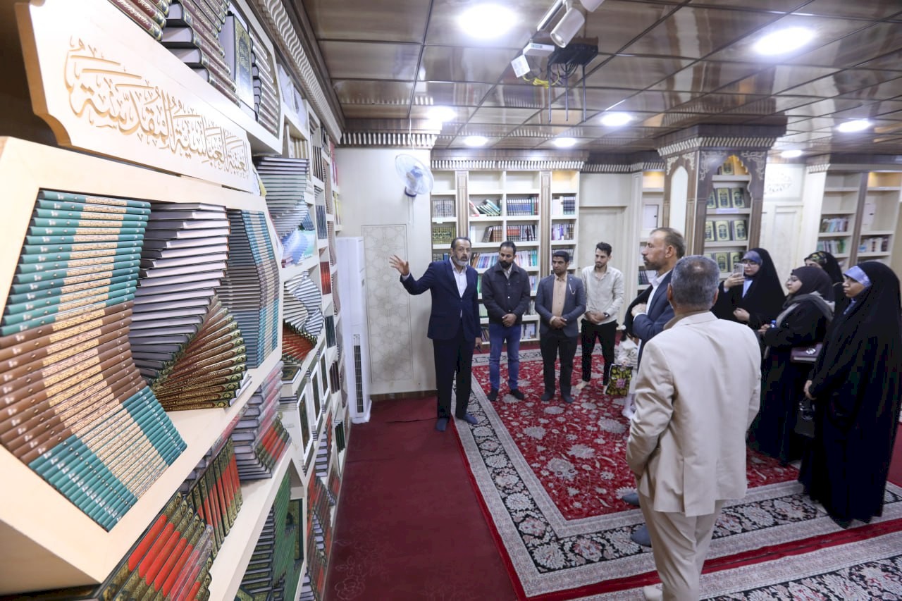 طلبةُ الدِّراسات العُليا في كليَّةِ التربيةِ للعلومِ الإنسانيَّة يزورون مركزَ تراثِ البصرةِ