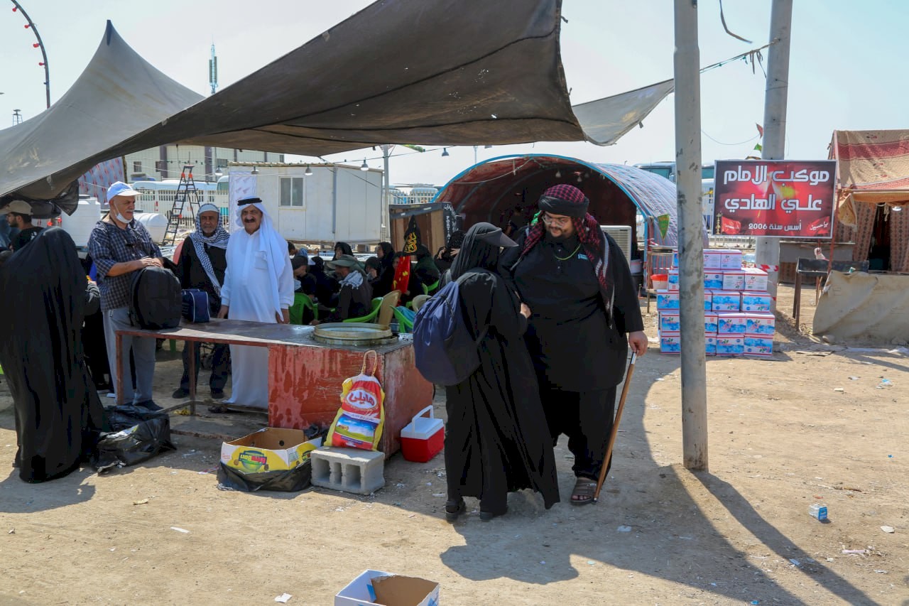 استمرار تدفق الزائرين من منفذ الشلامجة الحدودي في البصرة / صفر 1445هـ المصور: أمير جاسم العاشور