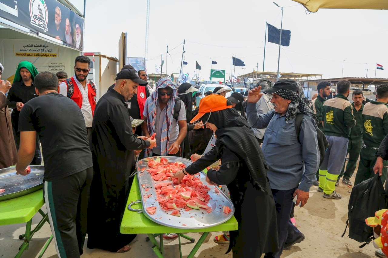استمرار تدفق الزائرين من منفذ الشلامجة الحدودي في البصرة / صفر 1445هـ المصور: أمير جاسم العاشور