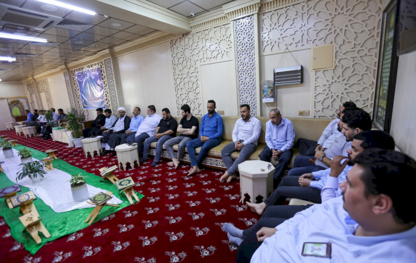 إدارة مركز تراث البصرة تعقد اجتماعها مع المنتسبين .