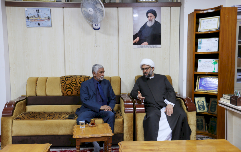 خبيرُ الآثارِ في محكمةِ استئناف البصرة الأُستاذ طاهر كباشي يزورُ مركزَ تُراثِ البصرة
