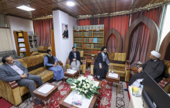 سماحةُ السَّيِّد حسن الحكيم يزورُ مركزَ تراثِ البصرةِ