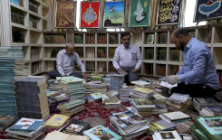 مكتبة مركز تراث البصرة تتسلم الوجبة الأولى من مكتبة الأديب البصري الراحل (علي انكيل)