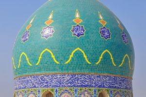 جَامِعُ الأُبُلَّة في البصرةِ مشعلٌ وضّاءٌ وسراجٌ وهّاجٌ
