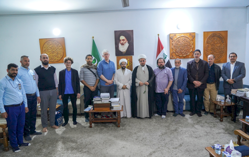 وفدٌ أجنبيٌّ متعدّد الجنسيات يزور مركز تراث الحلّة