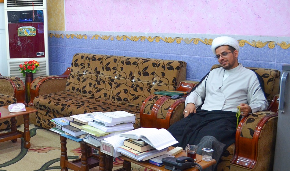 محقِّق بحرانيّ في ضيافة مركز تراث الحِلَّة