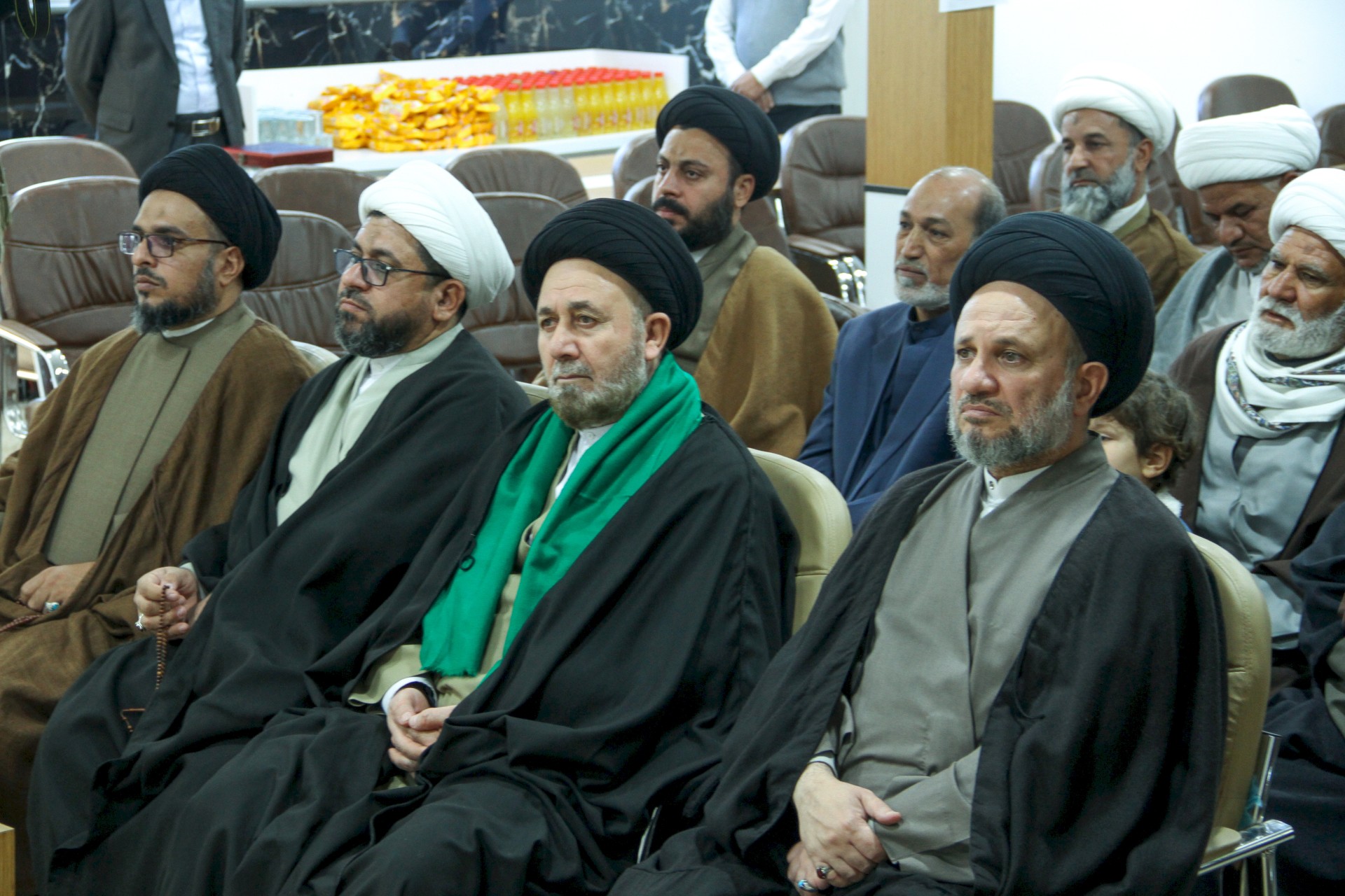 السيِّدُ عزّ الدين الحكيم محاضرًا في المنتدى التراثيّ الثالث عشر