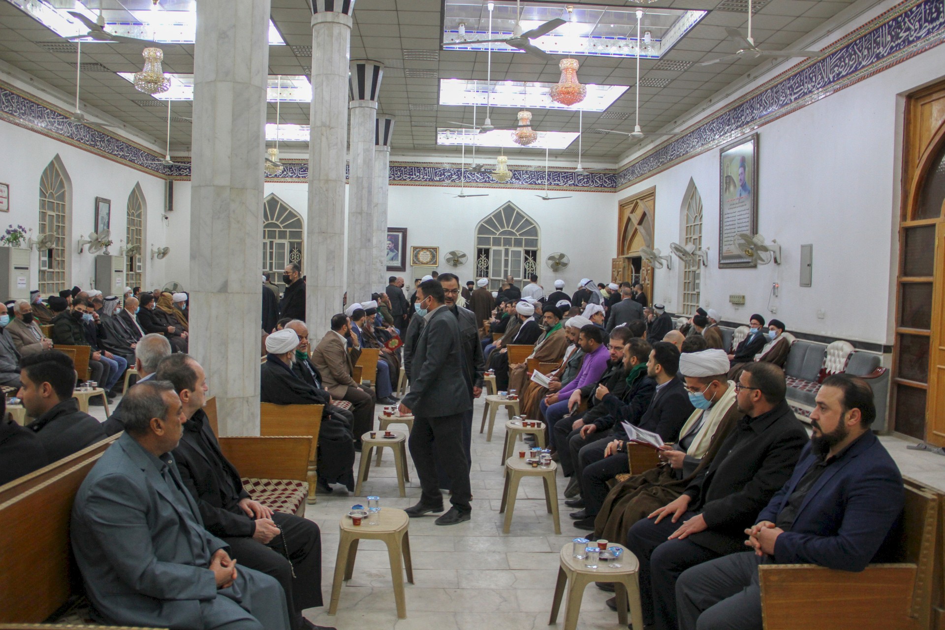 الخويلديُّ يحضر مجلس عزاء نجل آية الله الشيخ محمَّد الحسين آل كاشف الغطاء