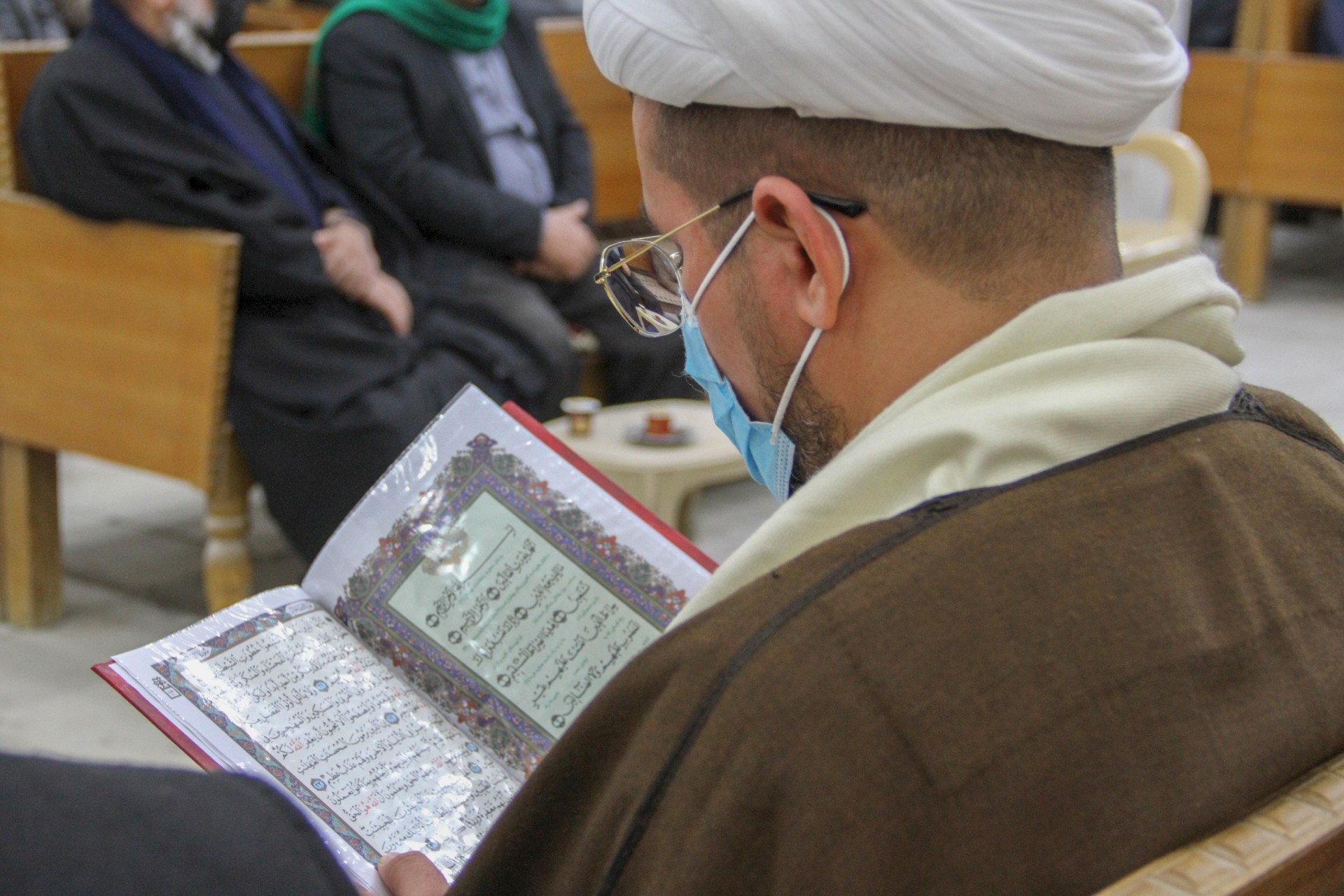 الخويلديُّ يحضر مجلس عزاء نجل آية الله الشيخ محمَّد الحسين آل كاشف الغطاء