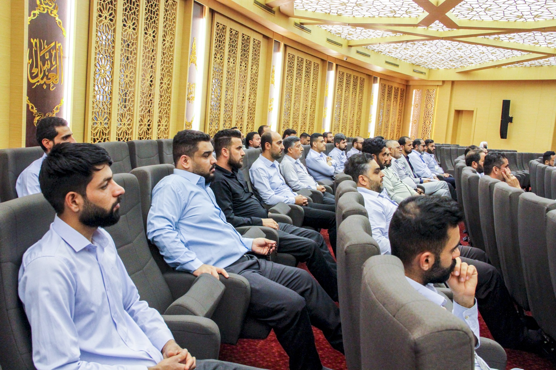 الشيخ الهلالي يلتقي بمنتسبي قسم شؤون المعارف الإسلاميَّة والإنسانيَّة