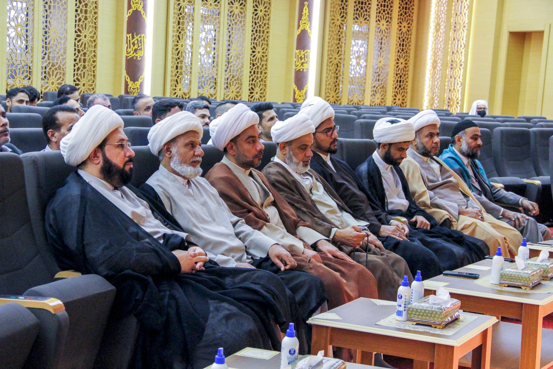 الشيخ الهلالي يلتقي بمنتسبي قسم شؤون المعارف الإسلاميَّة والإنسانيَّة