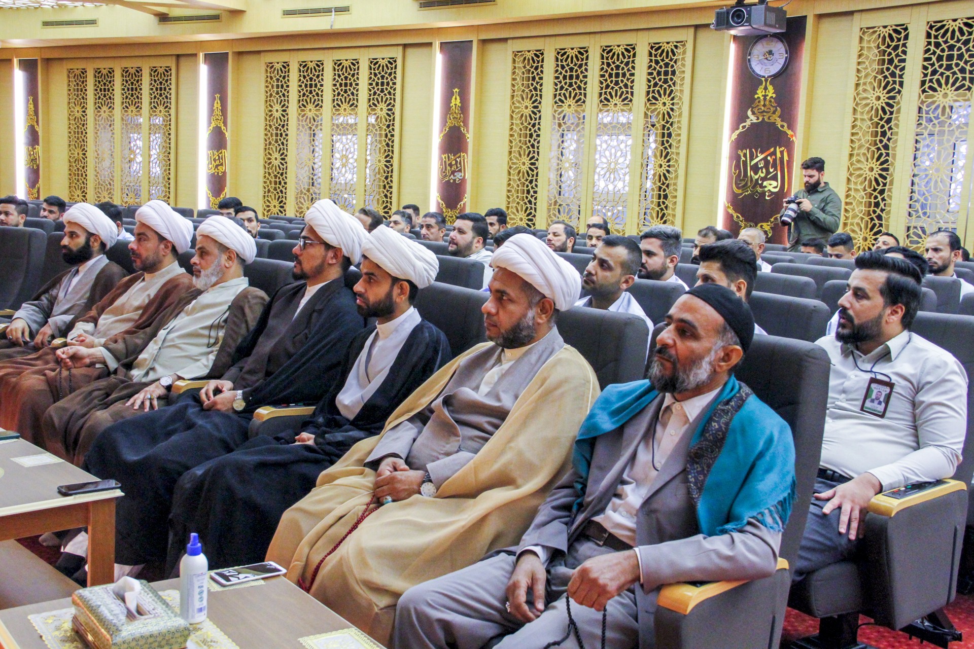 الشيخ الهلالي يلتقي بمنتسبي قسم شؤون المعارف الإسلاميَّة والإنسانيَّة