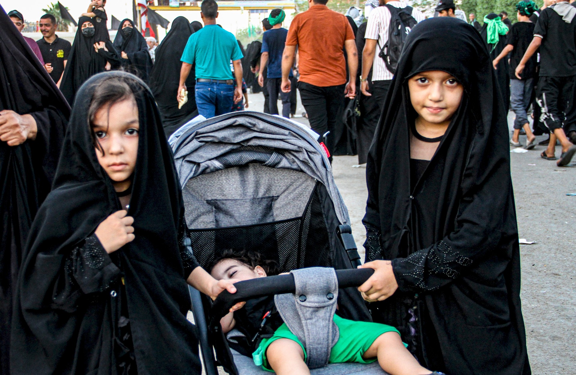 بالصور: استمرار الزحف الحسيني المقدس نحو كربلاء الشهادة