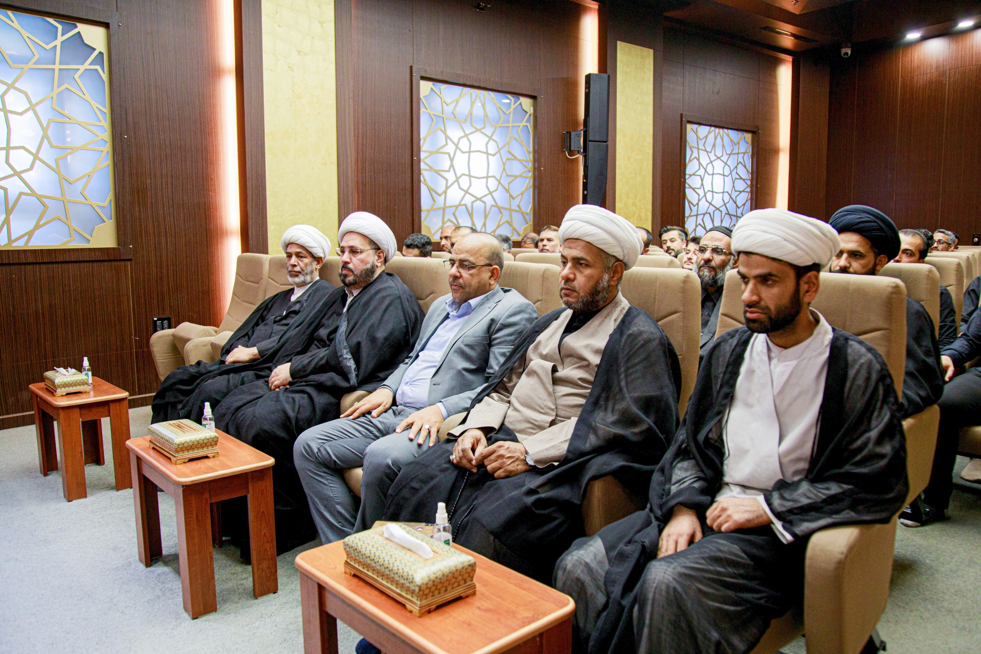 الشيخ الهلالي يلتقي بمنتسبي قسم شؤون المعارف الإسلامية والإنسانيَّة