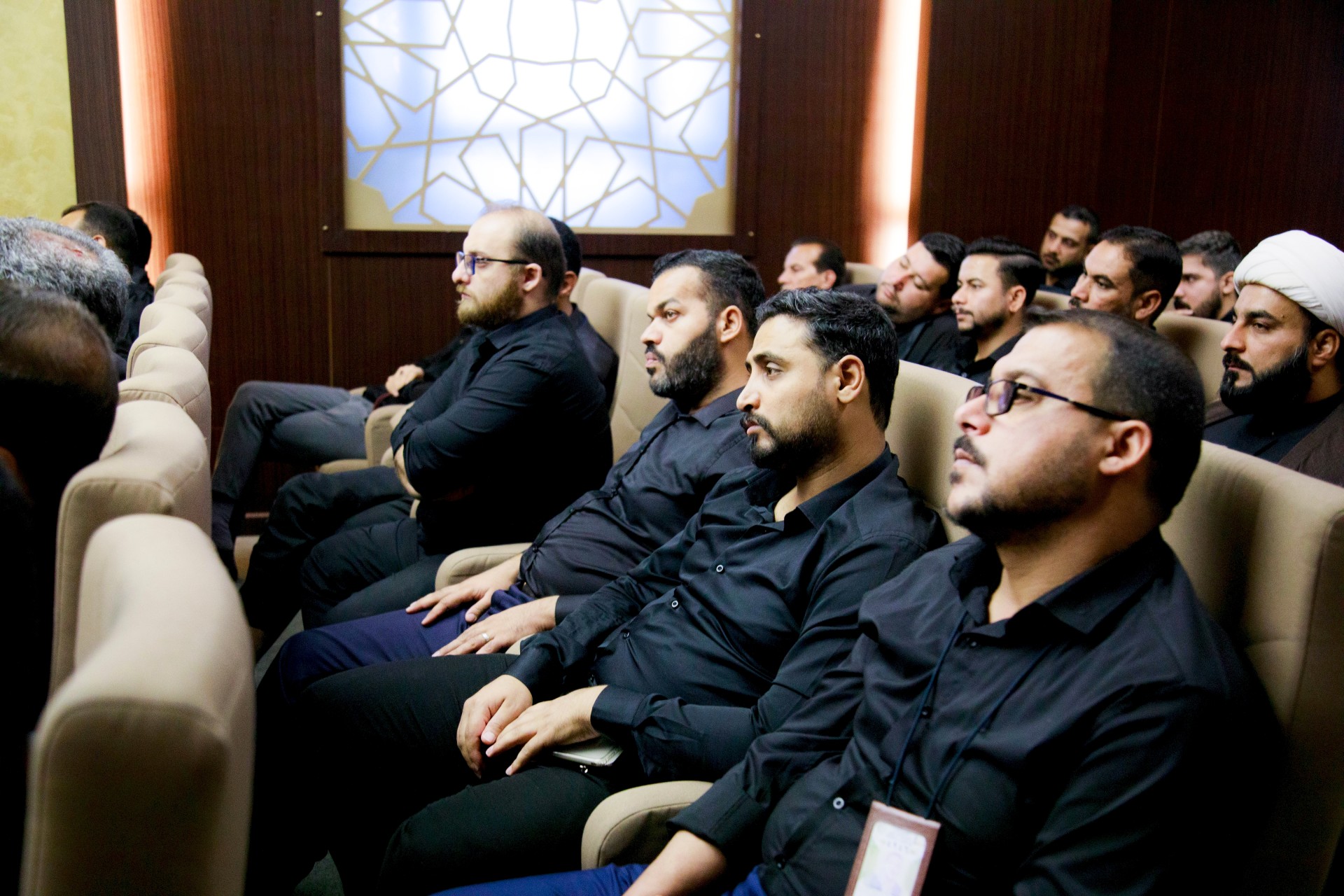 الشيخ الهلالي يلتقي بمنتسبي قسم شؤون المعارف الإسلامية والإنسانيَّة