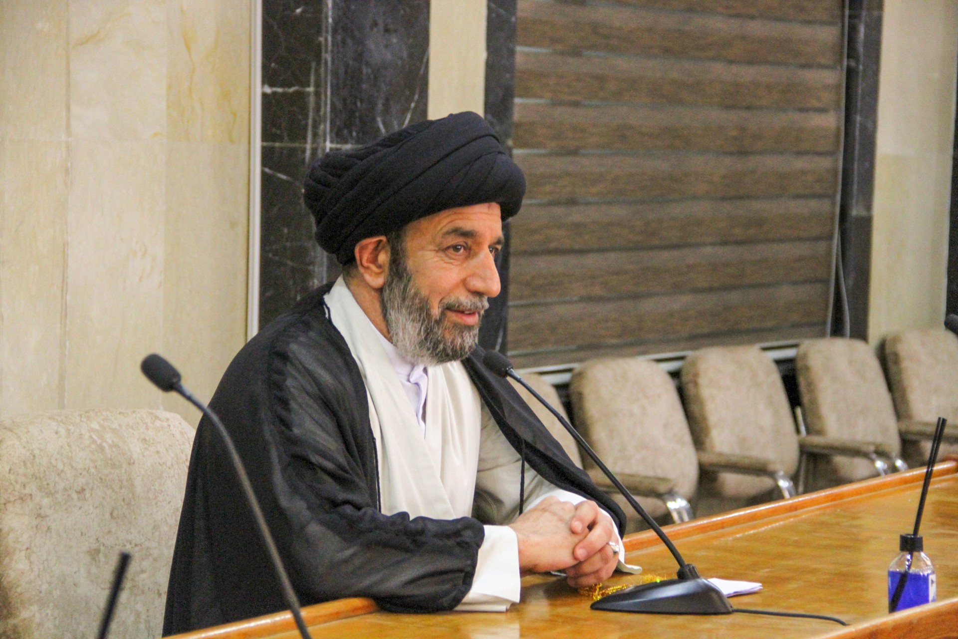 لقاء سماحة السّيد ليث الموسوي بمنتسبي قسم شؤون المعارف الإسلاميّة والإنسانيّة
