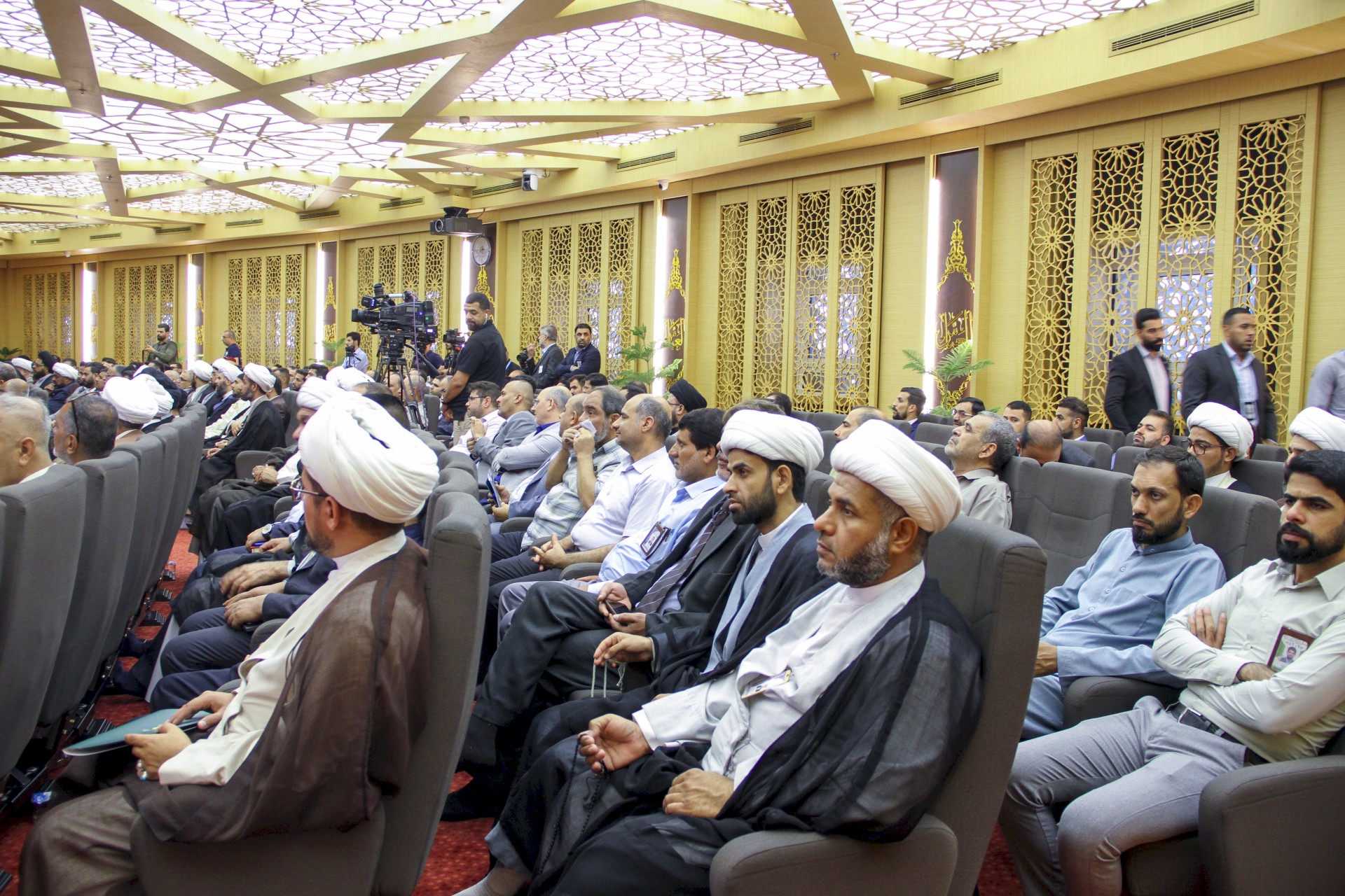 ضمن فعاليات أسبوع الإمامة الدولي الأول.. قسم المعارف يرعى مؤتمرًا علميًا