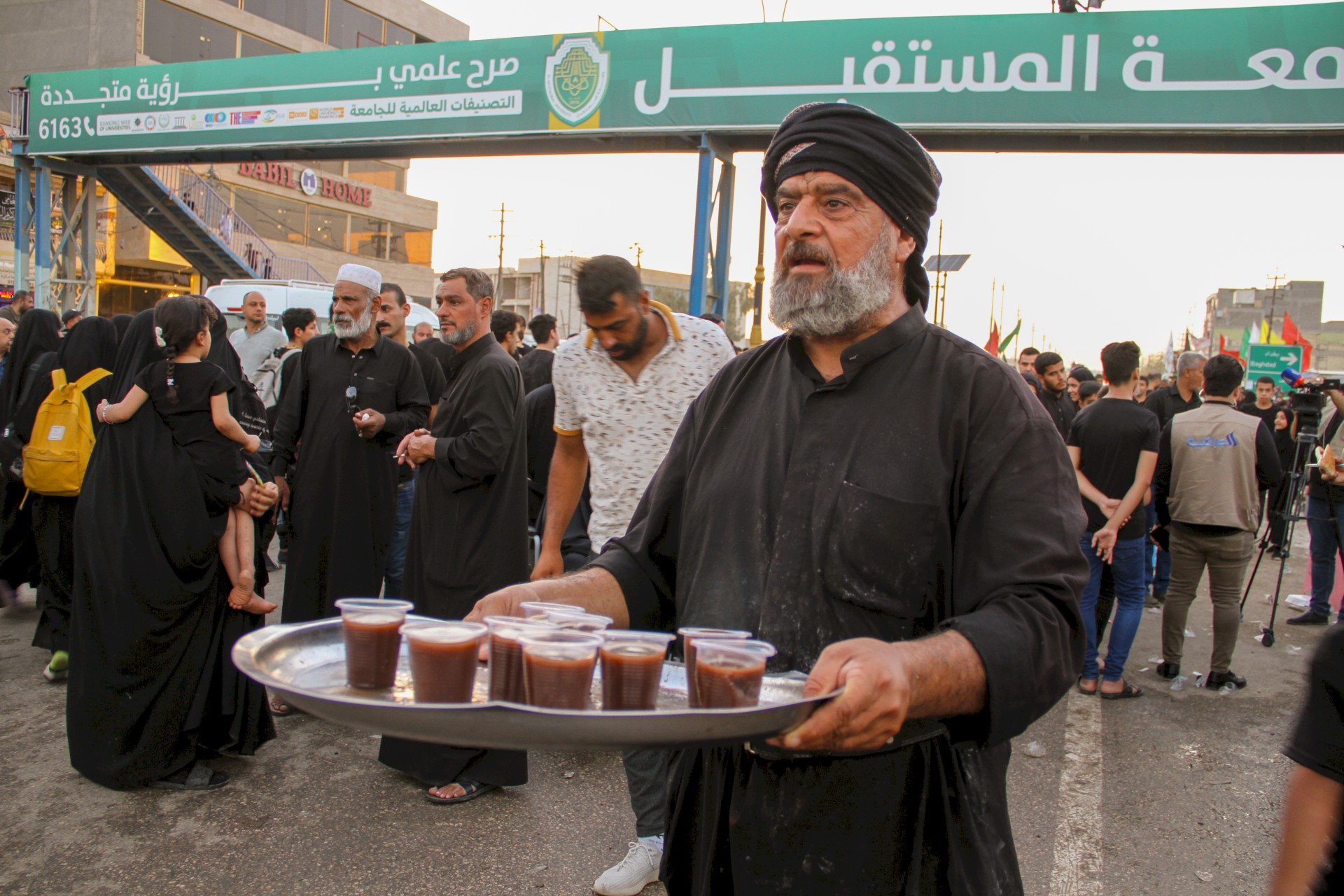 استمرار مركز تراث الحلة بتقديم الخدماتِ لزائري اربعينية الامام الحسين (عليه السلام )