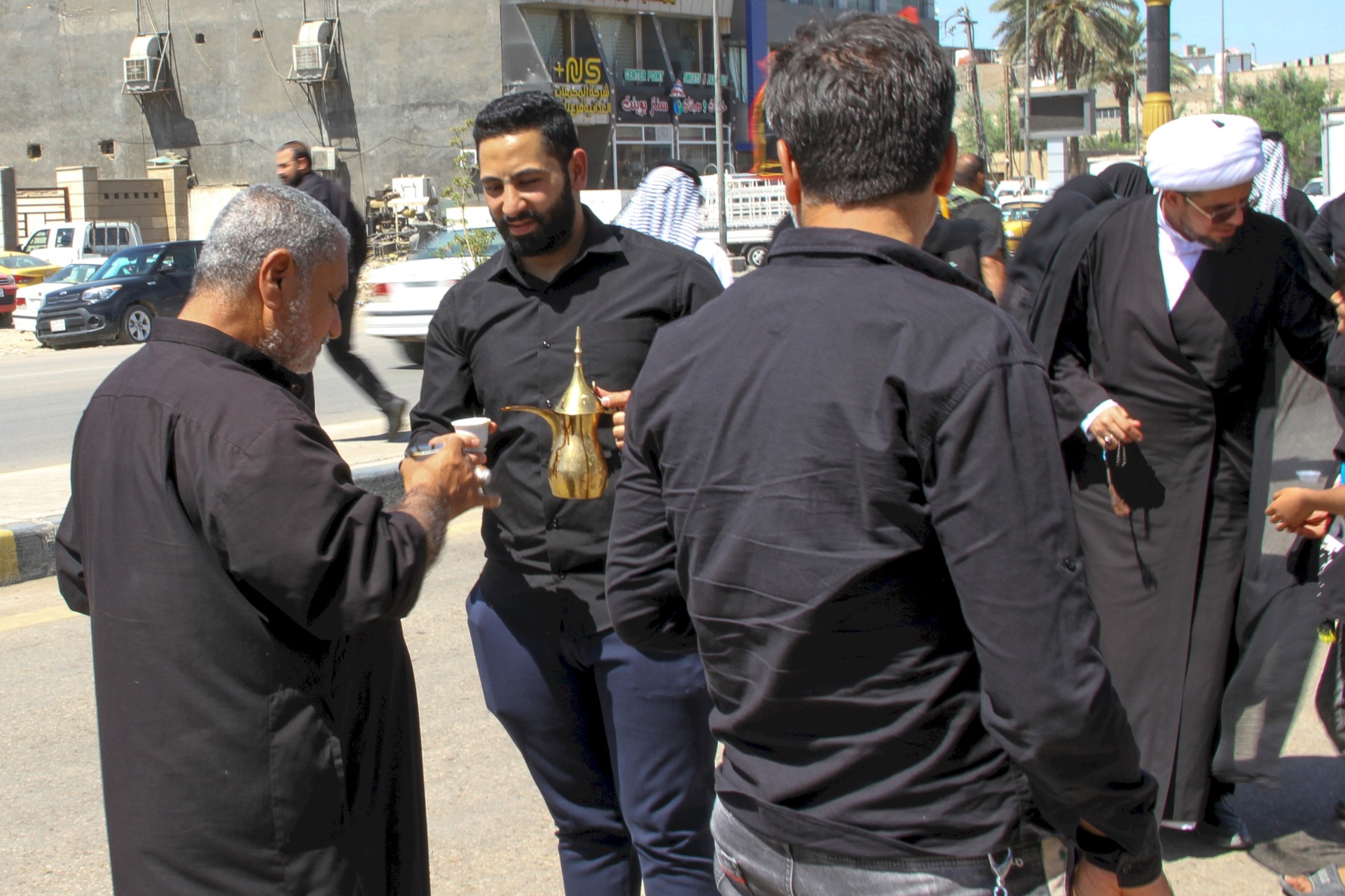 مركز تراث الحلة يواصل تقديم خدماته لزائري سيد الشهداء الامام الحسين (عليه السلام )