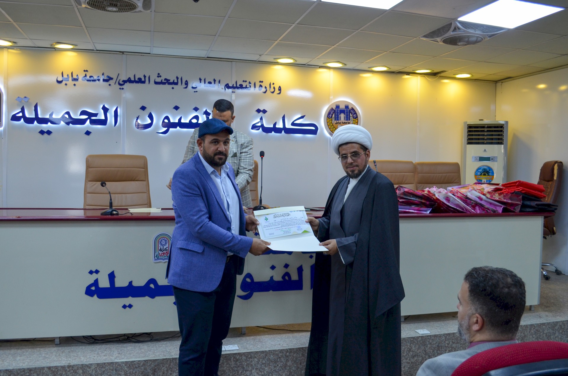 تكريم المشاركين في معرض ولادة الزهراء (عليها السلام )