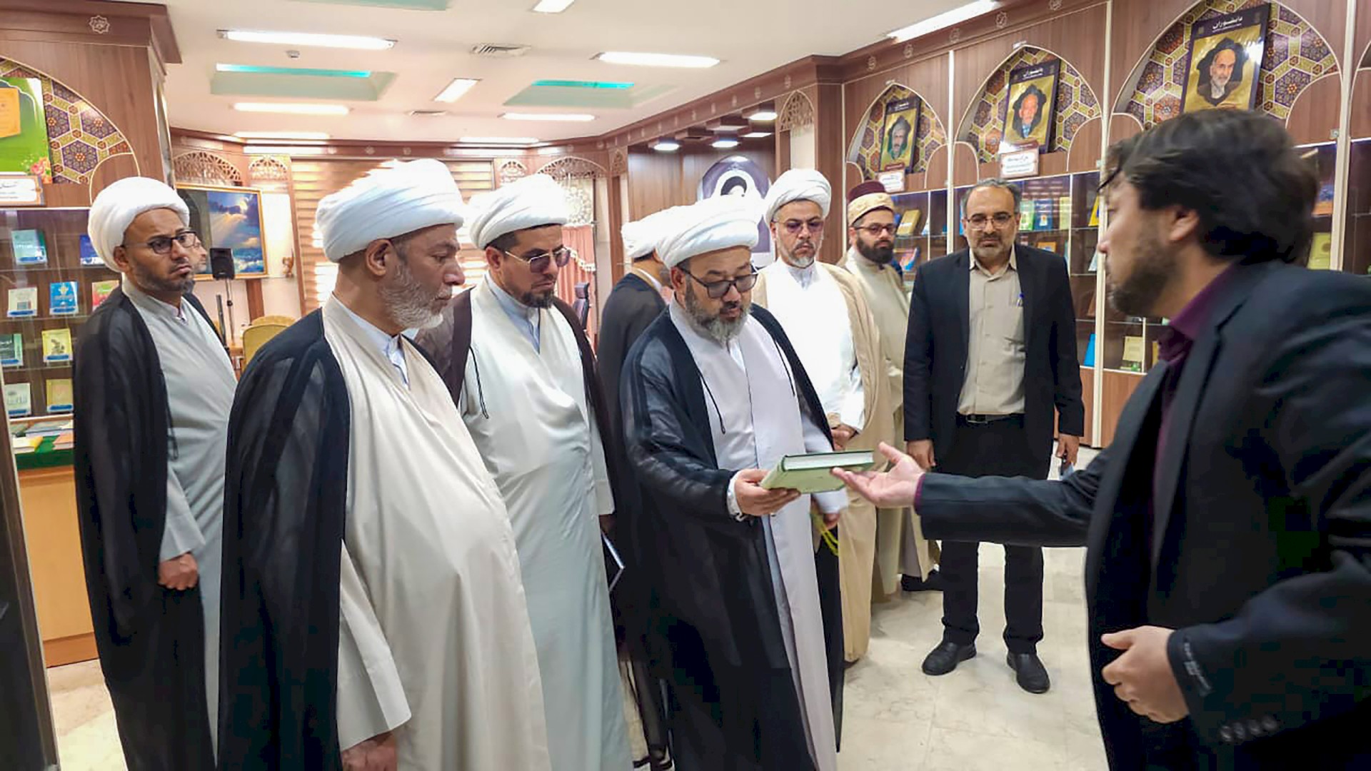 وفد العتبة العباسية يُحقّق أقصى الاستفادة من زيارته لإيران