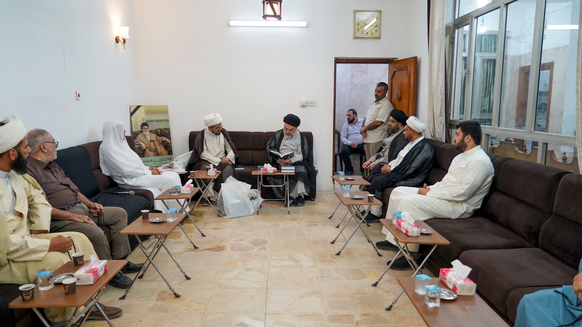 وفد مركز تراث الحلّة يزور سماحة السيد محمّد عليّ بحر العلوم