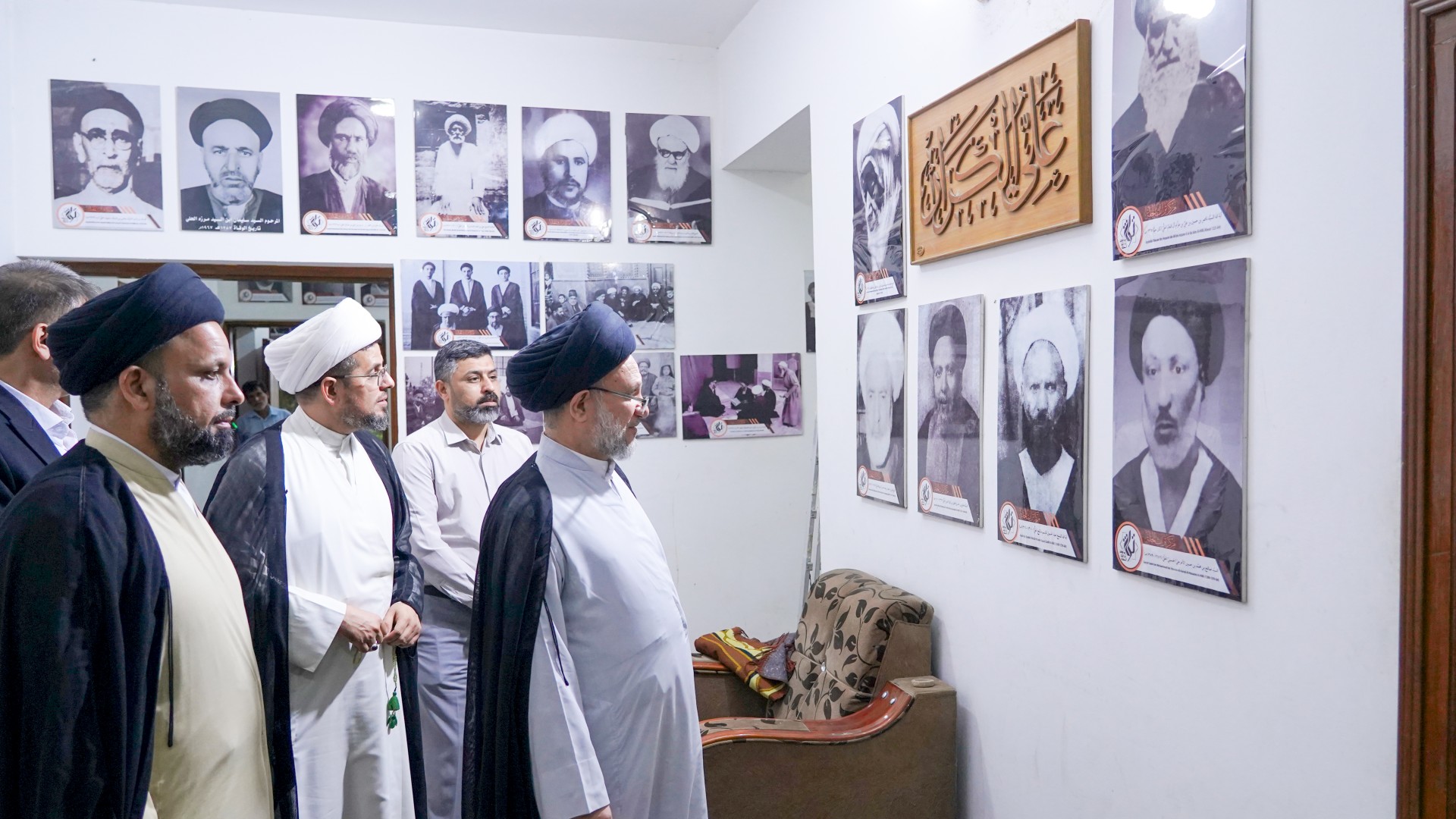 سماحة السيّد عزّ الدين الحكيم (دام عزّه) يزور مركز تراث الحلّة