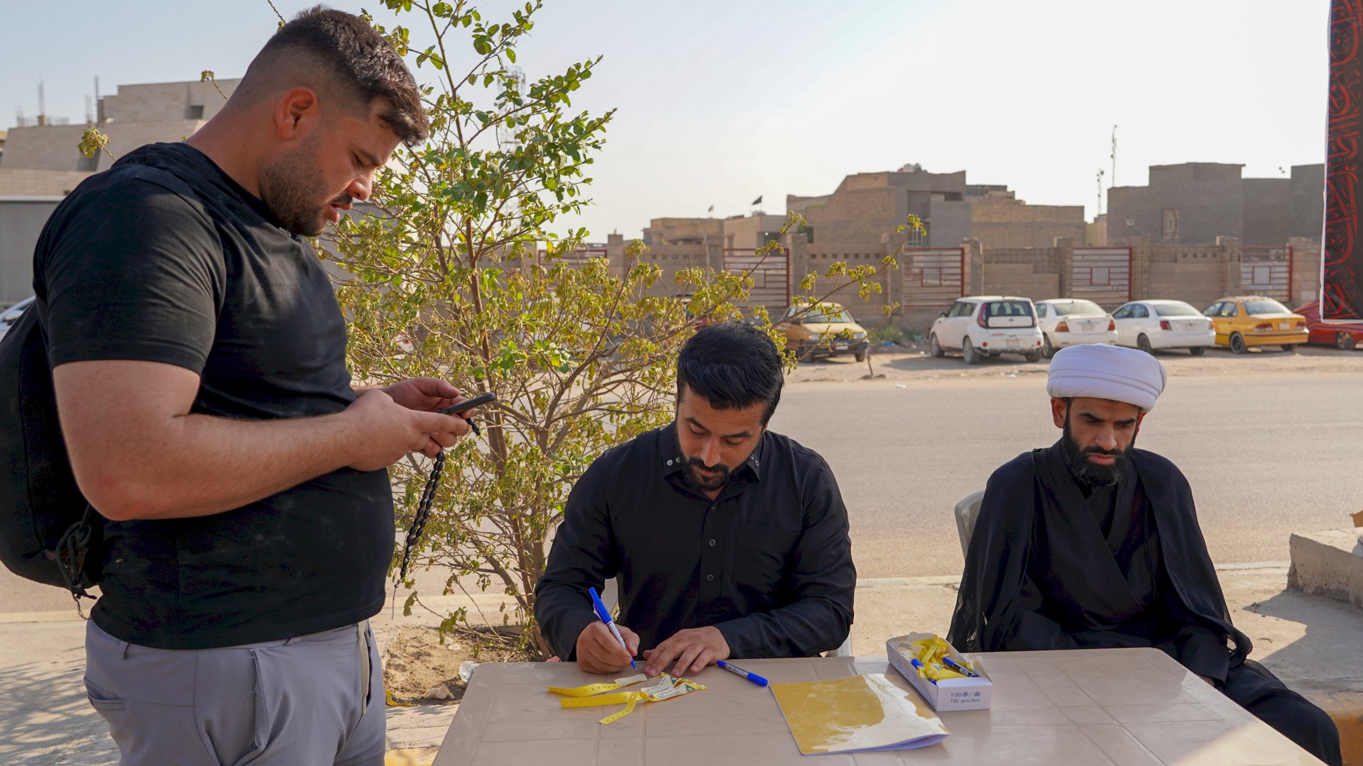 مركز تُراث الحلّة يواصل تقديمَ خِدماته لزائري الإمام الحُسين (عليه السلام)