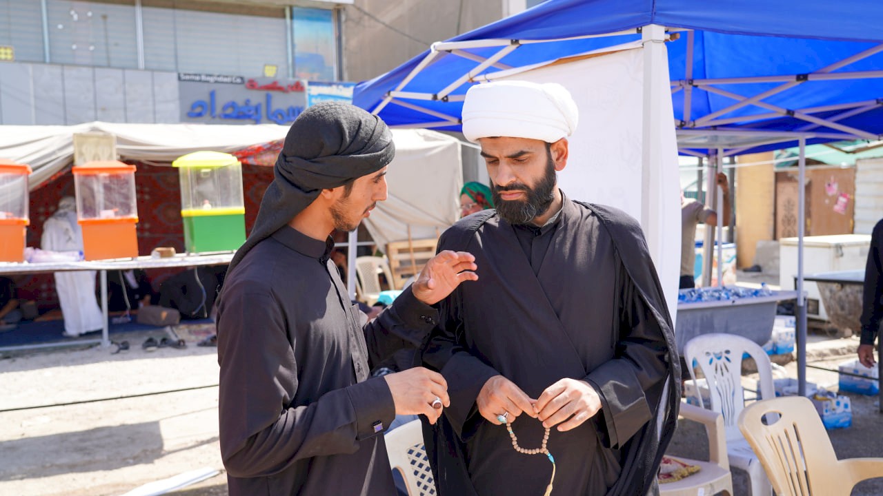 موكبُ مركزِ تُراث الحِلّة يواصلُ خِدمةَ زُوّار الأربعين ببرامِجَ مُتكاملةٍ في قلب الفيحاء