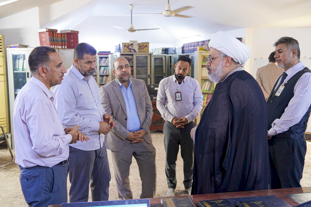 رئيس قسم شؤون المعارف الإسلامية والإنسانيّة يزور مركز تراث الحلّة