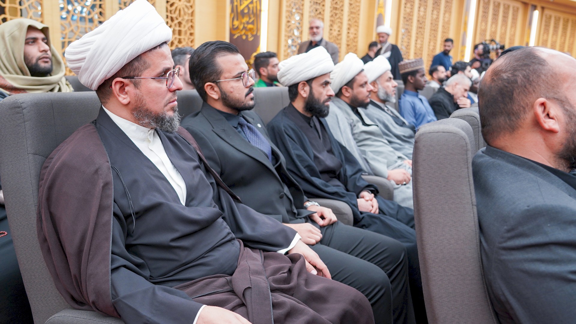 وفدٌ من مركز تراث الحلّة يحضر الندوة التأبينيّة في الذكرى الخمسين لرحيل المرجع الدينيّ آية الله العظمى السيّد محمد هادي الميلاني