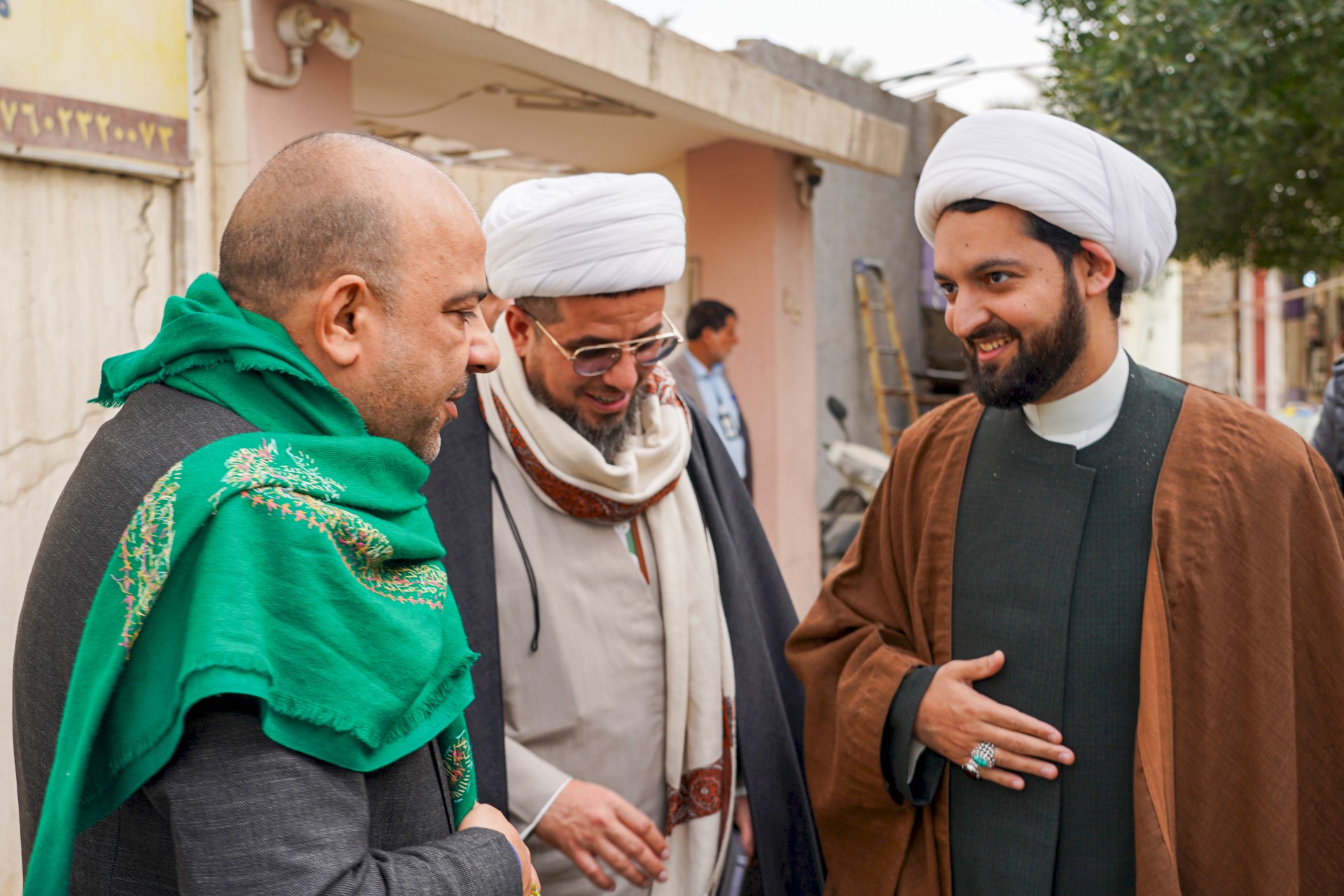 وفد علميّ يزور مركز تراث الحلّة