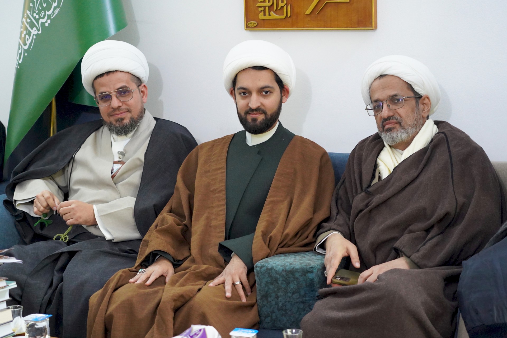 وفد علميّ يزور مركز تراث الحلّة
