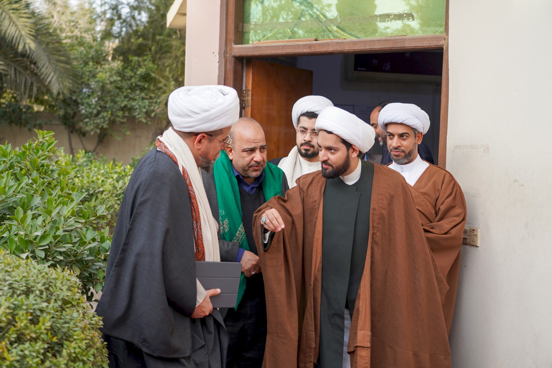 وفد علميّ يزور مركز تراث الحلّة