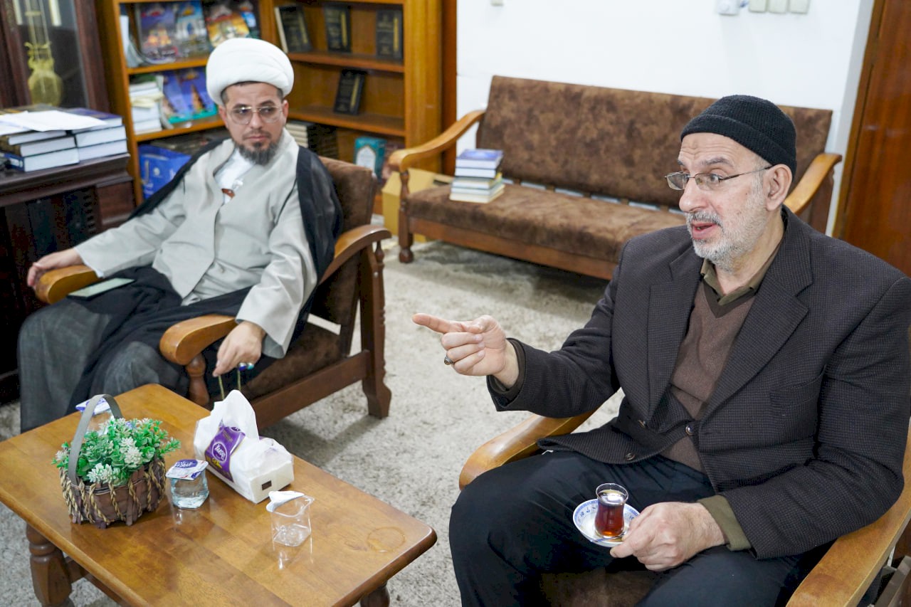 وفدٌ أجنبيٌّ متعدّد الجنسيات يزور مركز تراث الحلّة